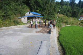 भुत्ते–आयुर्वेद सडक ढलान तथा ग्राभेलिङको काम अलपत्र