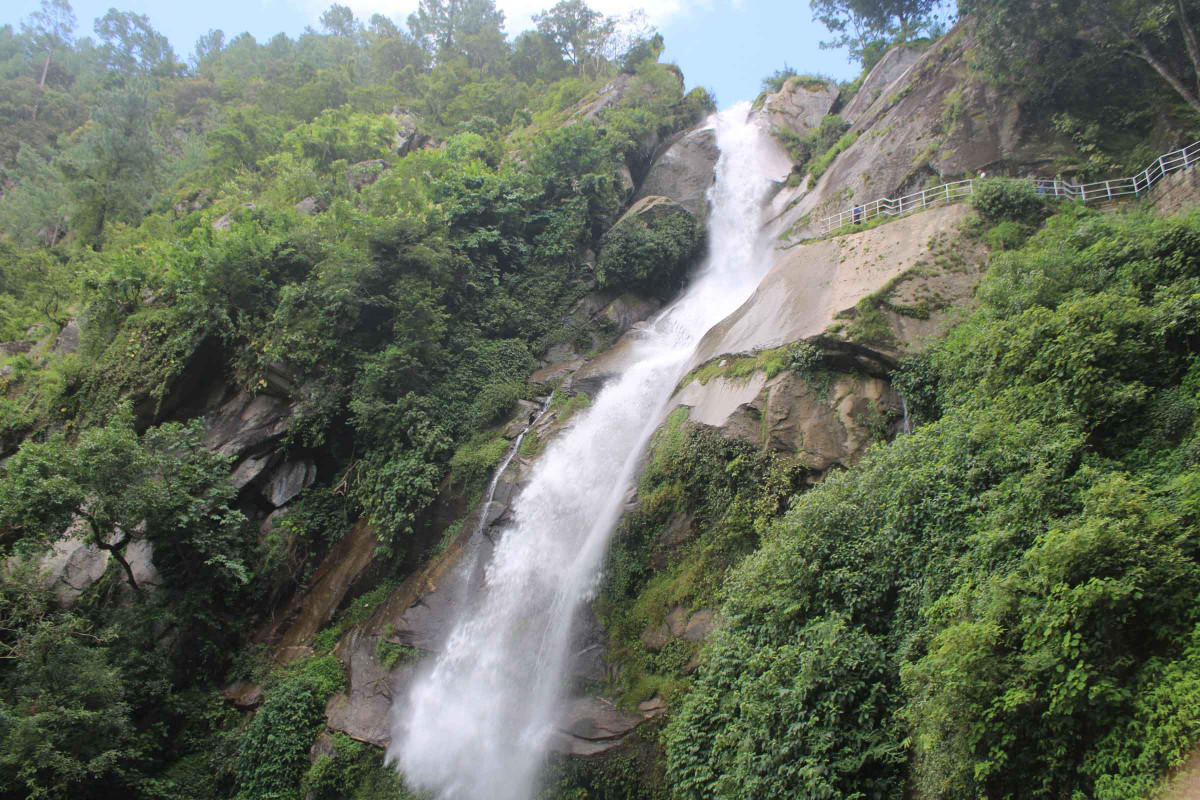 धिप्लुङ झरना (फोटो फिचर)