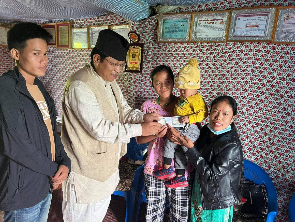 निमोनियाले सिकिस्त बालकलाई थप आर्थिक सहयोग