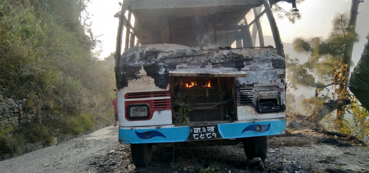 bus burnt at kaduwa_khotang (6).jpg