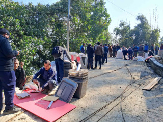 मतदान केन्द्र लगिदै निर्वाचन सामग्री (फोटो फिचर)