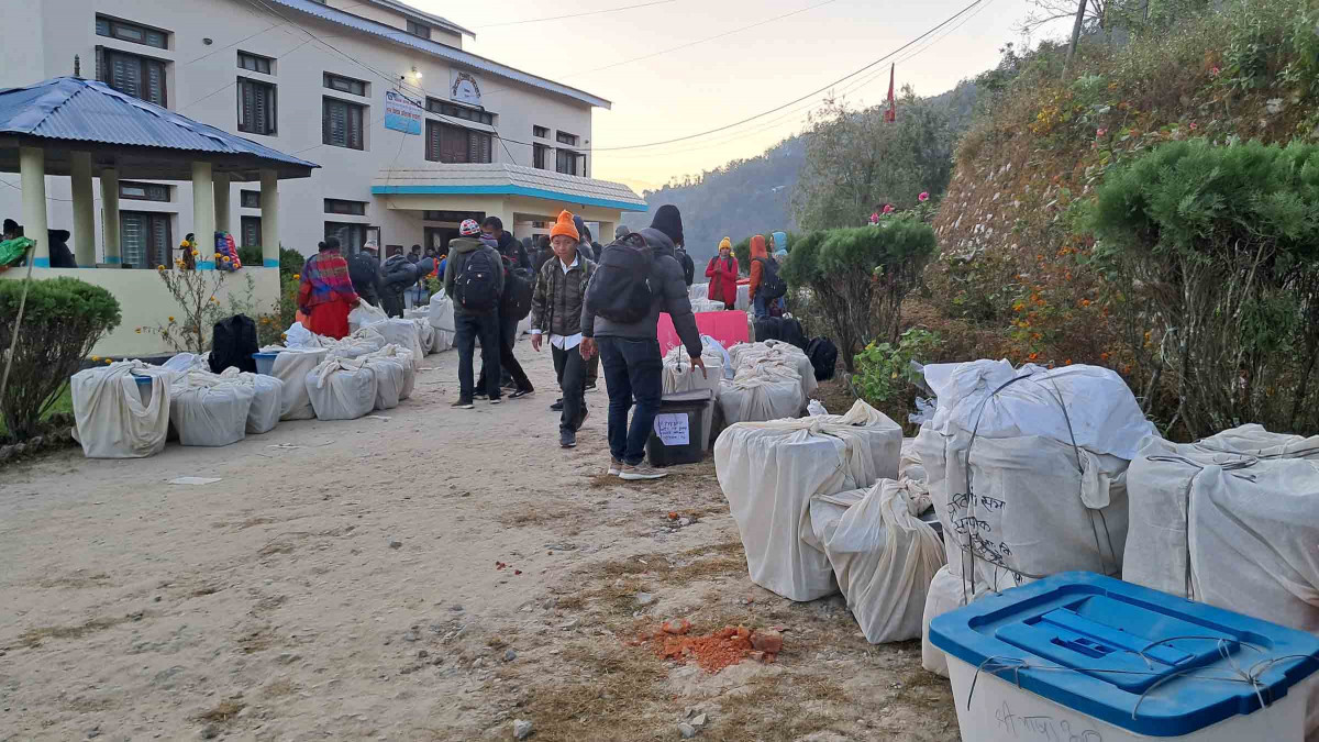 ballot box arries at court_khotang (2).jpg