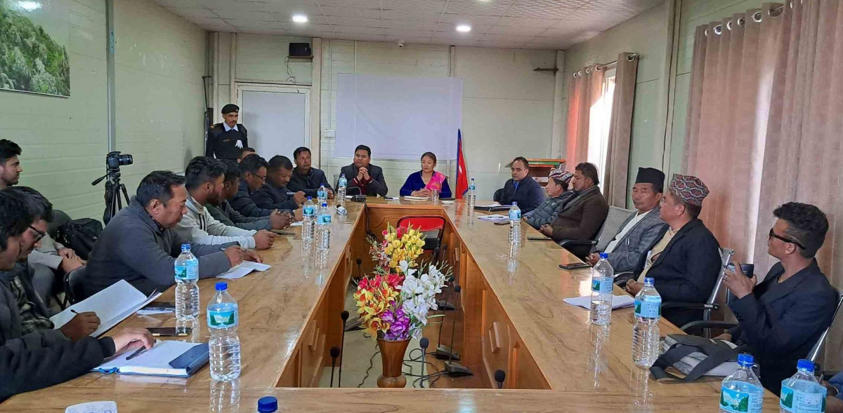 पम्पिङ खानेपानी आयोजनाको ढिलासुस्तीमा हलेसी तुवाचुङको ‘एक्सन’, ठेकेदारलाई गराइयो कागज