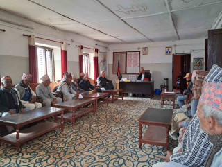 राज्यले दिएको सेवासुविधा नपाएको भन्दै प्रशासन पुगे ज्येष्ठ नागरिक