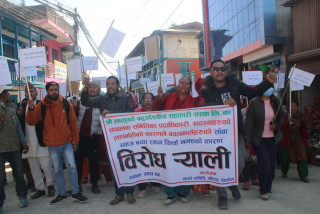 दिक्तेलमा लालुपाते सहकारी विरुद्ध बिरोध र्‍याली
