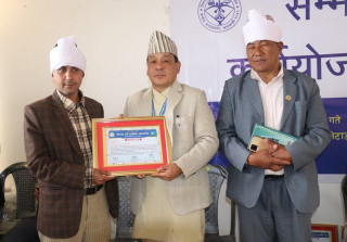 साँस्कृतिक सम्पत्ती चिन्डोलाई जापान पुर्‍याएर प्रचार गर्ने मेयर भट्टराई सम्मानित