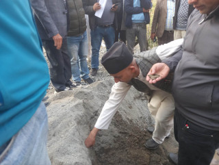 चखेवाभञ्ज्याङ–सेखुवा सडकः माटो मिसिएको बालुवा प्रयोग