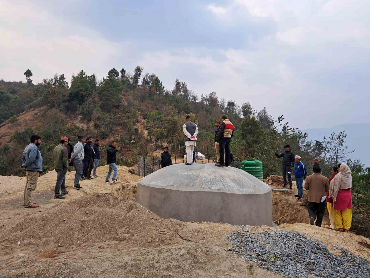 बनिनसक्दै चर्कियो करोडौ लगानीको बिजयखर्क बसेरी लिफ्टिङ आयोजनाको ट्यांकी