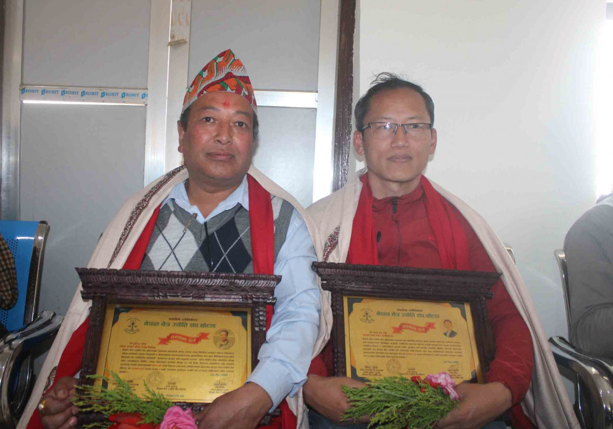 पत्रकार राई र आँखा उपचार केन्द्र प्रमुख श्रेष्ठ सम्मानित