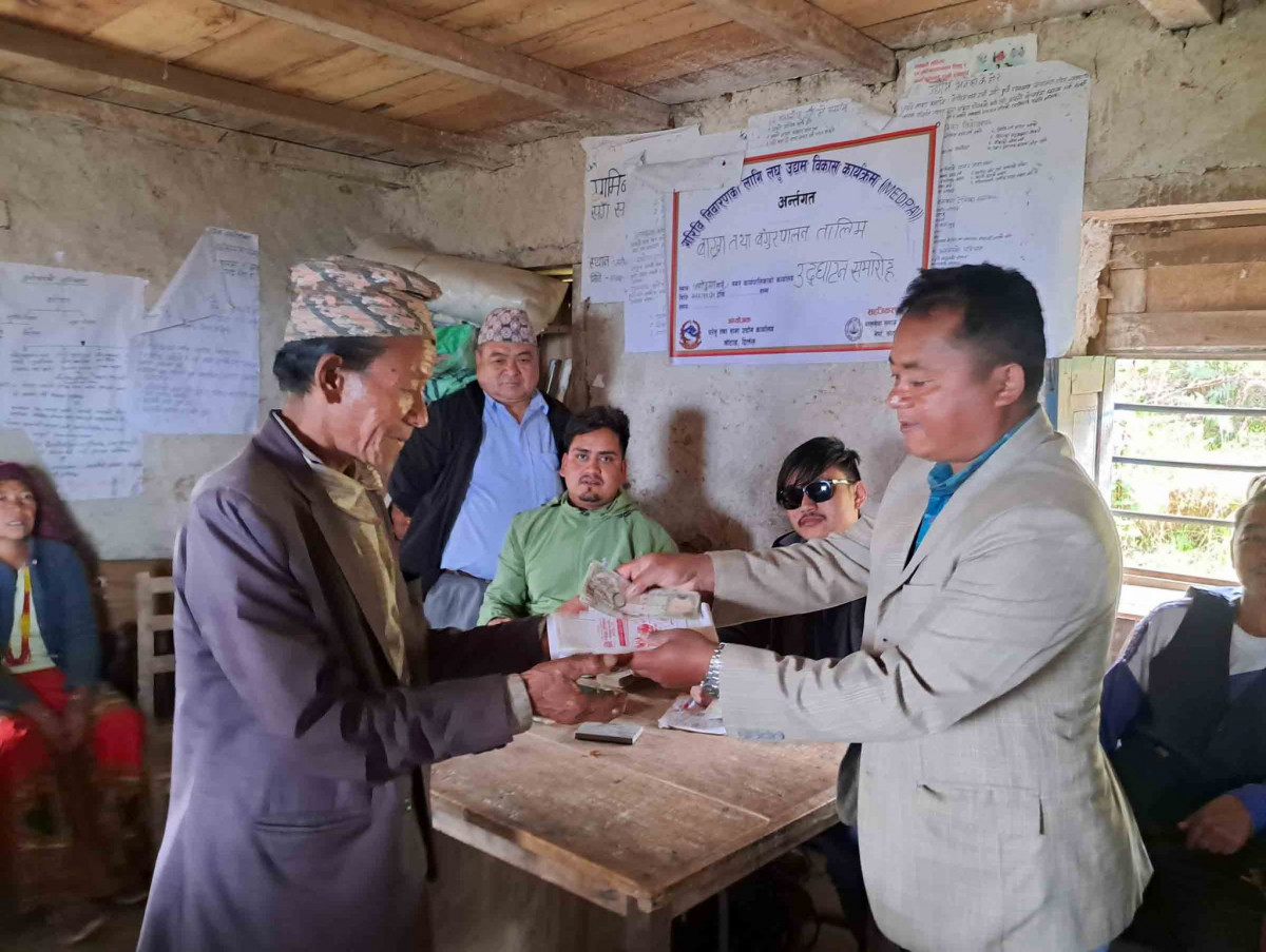 बोपुङ : टोलमै सामाजिक सुरक्षाभत्ता
