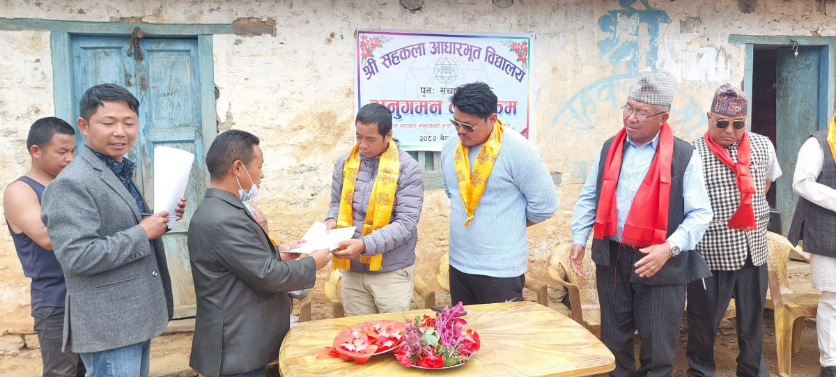 बन्द विद्यालय जगाउँदै फुलेलीका अभिभावक