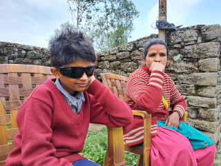 आँखा शल्यचिकित्सा शिबिरः डोराउँदै उपचारमा लगिएका बालक आफै हिँडेर फर्किए
