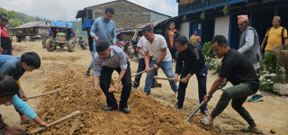 विकासमा श्रमदान जोड्दै दिक्तेल रुपाकोट मझुवागढी नगरपालिका