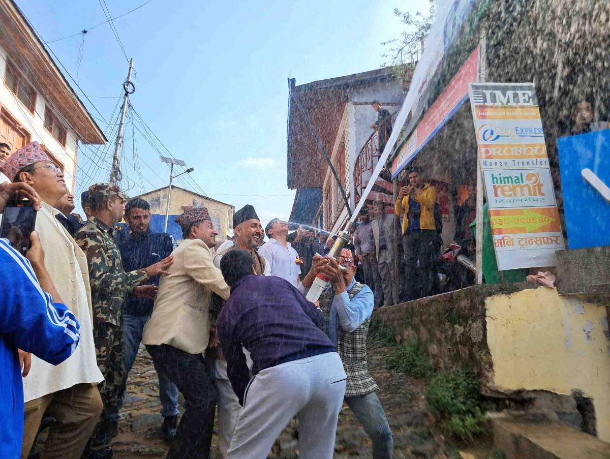 दिक्तेलबजारमा दमकल सरह काम गर्ने फायर हाइड्रेन्ट उद्घाटन
