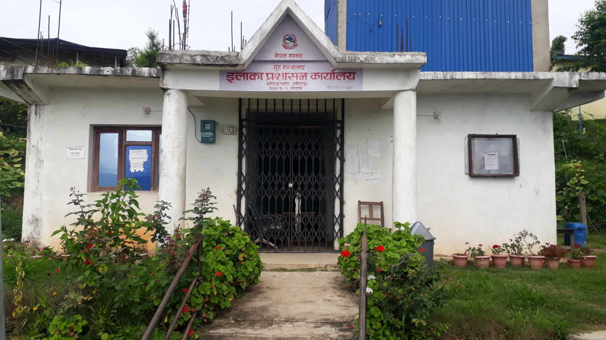 ईलाका प्रशासन कार्यालय खोटाङबजारबाट नागरिकता वितरण रोकियो, तीन पालिकाका सर्वसाधारण मारमा