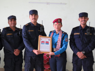 प्रहरी सहायक निरिक्षक सृजना राई सहित दुई प्रहरी बने ‘बेष्ट पोलिस अफ द मन्थ’