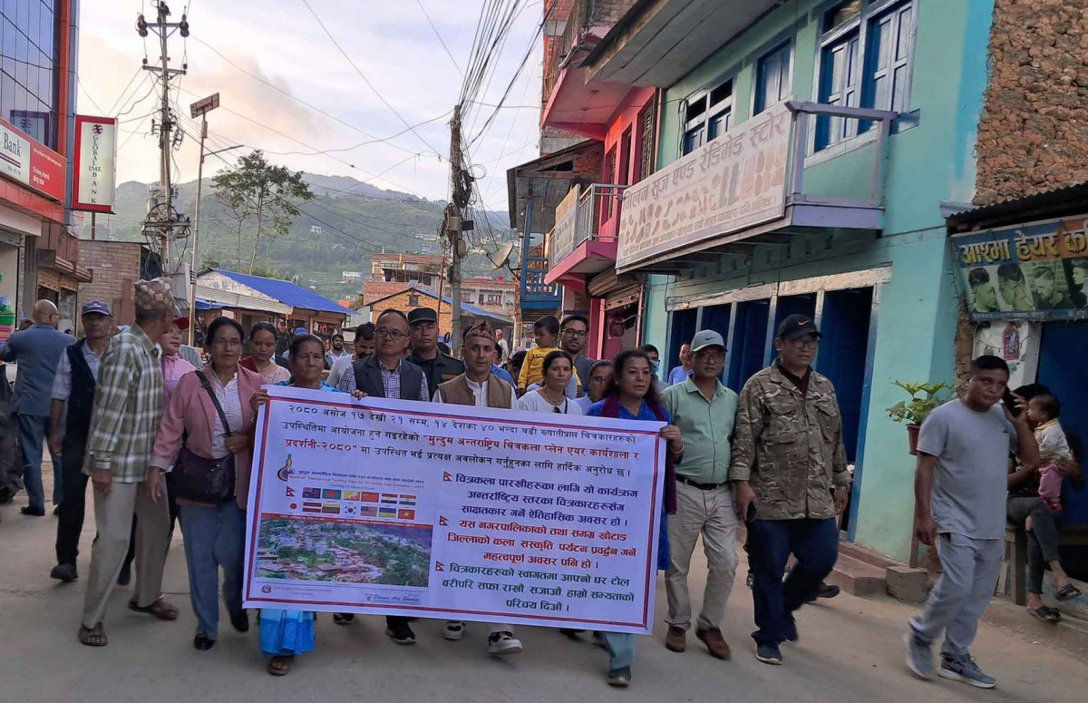 मुन्दुम अन्तर्राष्ट्रिय लाईभ चित्रकला तथा प्रदर्शनीको प्रचार–प्रसारमा दिक्तेलमा प्रभातफेरी