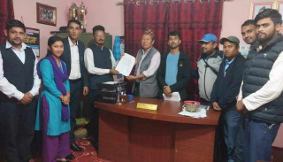 खोटेहाङमा कार्यरत स्थानीय तहका कर्मचारीद्धारा अत्यावश्यक वाहेकका सेवा प्रवाह बन्द