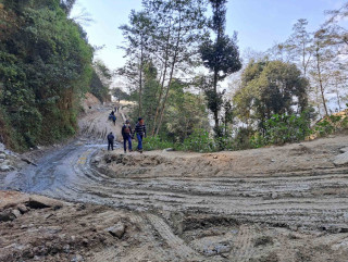 दशैं तिहार भित्रियो, सडकको अवस्था अझै नाजुक