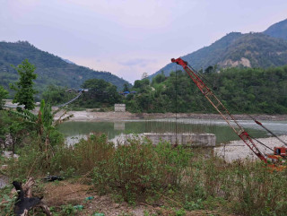 घाटामा गएको ठेकेदार उकास्न पुलको डिजाईन परिवर्तन गरिँदै