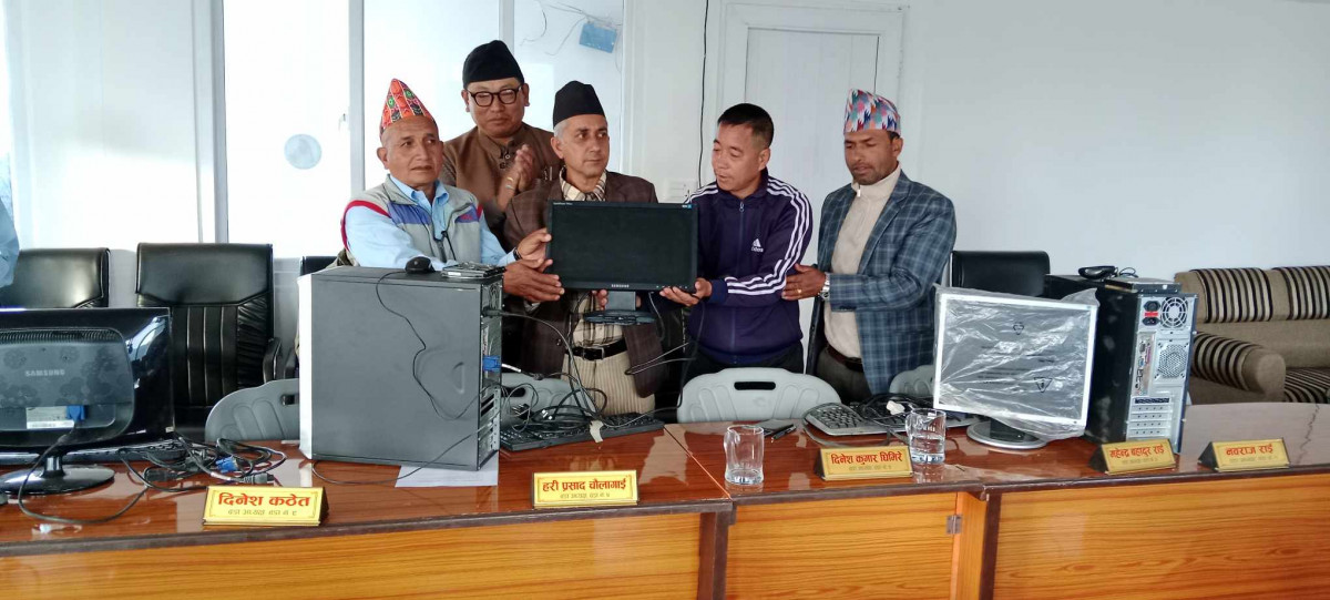 दिरुमनपाका पाँच विद्यालयलाई कम्प्यूटर डेस्कटप हस्तान्तरण