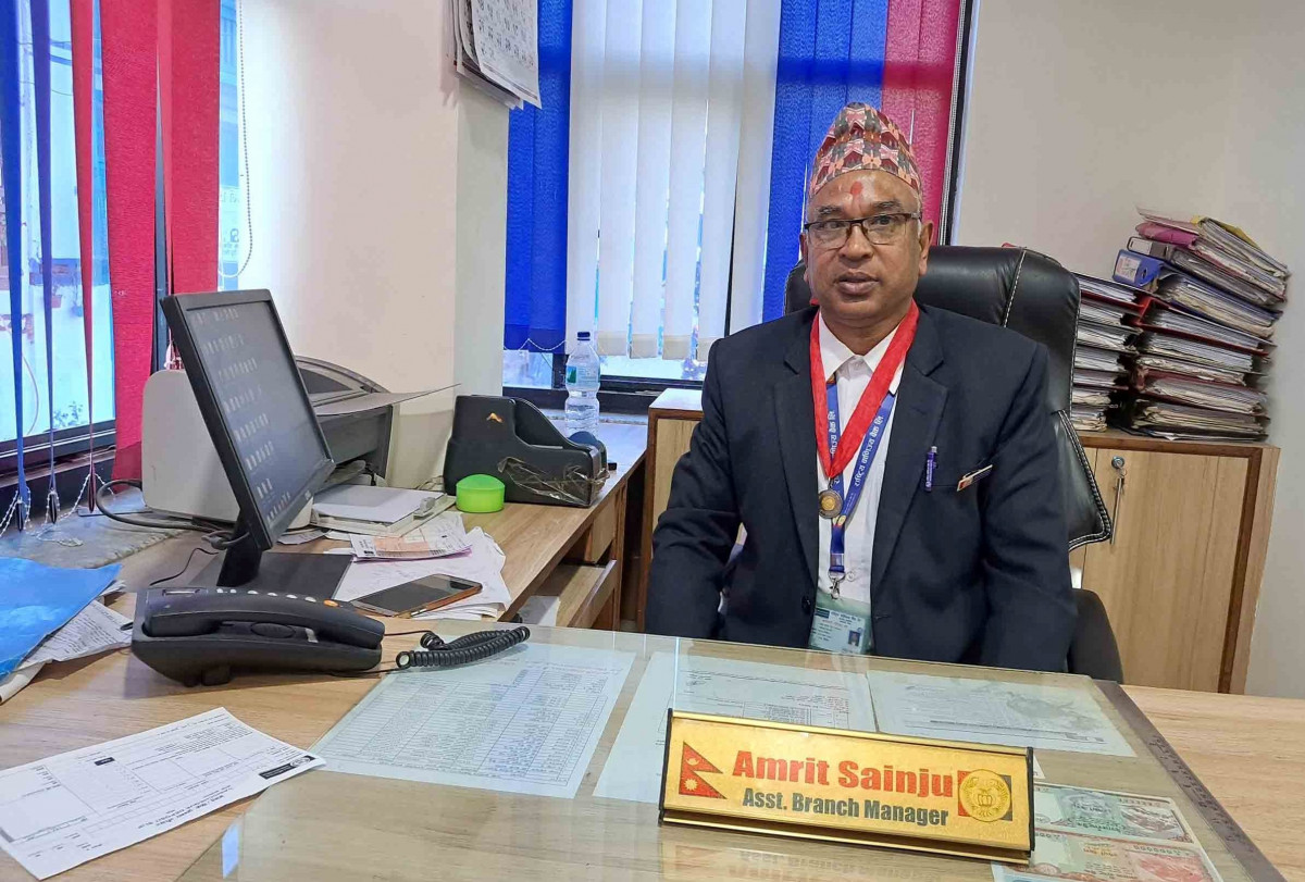 राष्ट्रिय बाणिज्य बैंक शाखा कार्यालय दिक्तेलका सहायक प्रवन्धक सैँजुलाई उत्कृष्ट बैंक सेवा पुरस्कार
