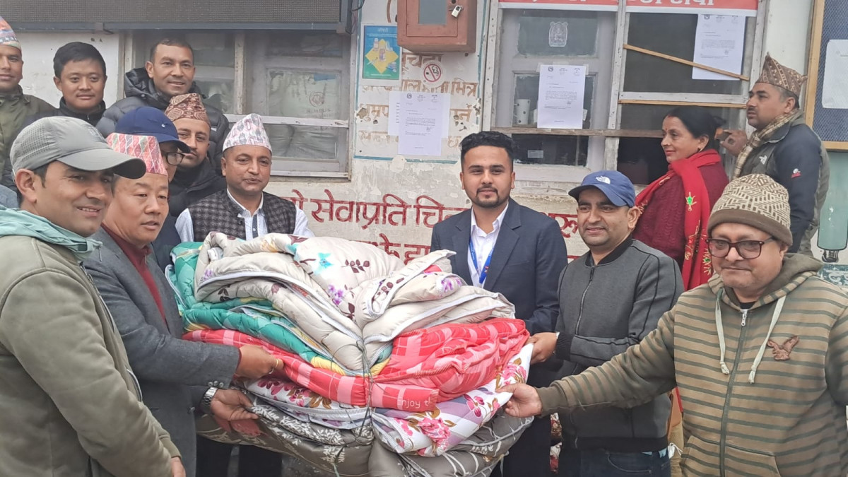 १४ युवाले दियो जिल्ला अस्पताल खोटाङलाई ७० हजारको न्यानो कपडा