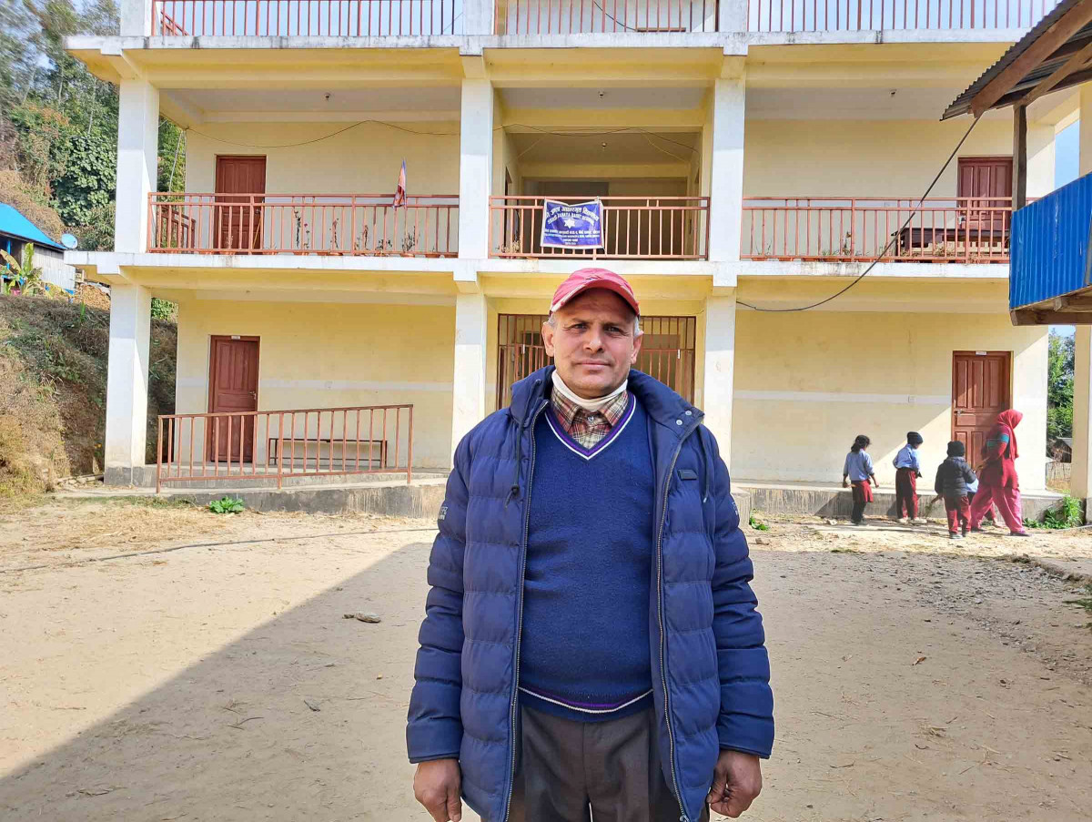 ३१ वर्षदेखि निजी शिक्षक !