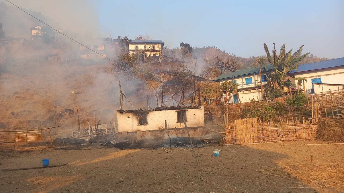 खोटाङः डढेलोले जल्यो दुई घर