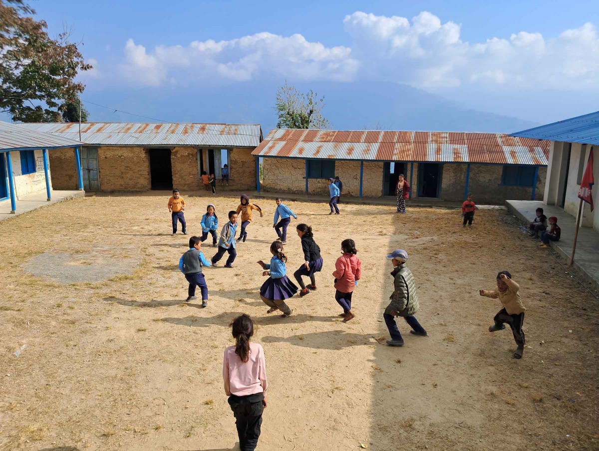 सामुदायिक स्कुलमा विपन्न र दलित मात्रै