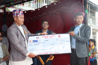 केपिलासगढी गाउँपालिकाद्वारा एसईई उत्कृष्ट विद्यार्थीलाई एक–एक लाख पुरस्कार प्रदान
