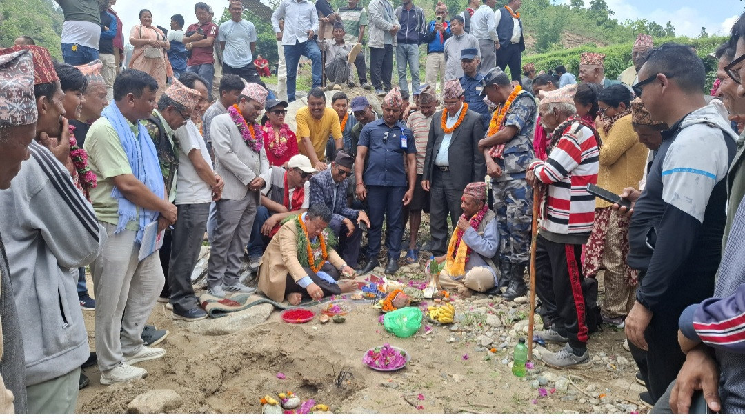 पूर्वी तराईसँग छोटो दुरीमा जोडिने दिखुवा खोलामा मोटरेबल पुलको शिलान्यास
