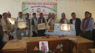 खोटाङमा शिक्षा क्षेत्रका योगदानकर्ताहरू सम्मानित
