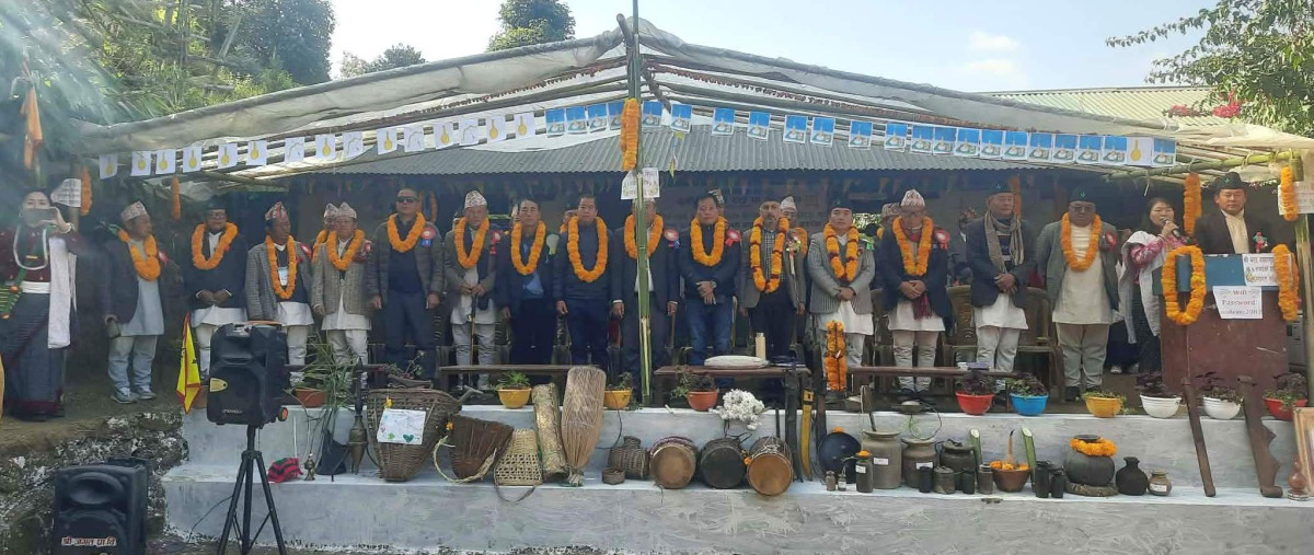 दुमी किरात राई फन्सीकीमको आठौं राष्ट्रिय महाधिवेशनको उद्धघाटनसत्रमा प्रमुख अतिथि दिक्तेल रुपाकोट मझुवागढी नगरपालिकाका नगरप्रमुख तीर्थराज भट्टराई एबम अतिथिहरु । Photo.jpg