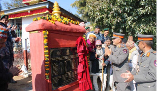 सशस्त्र प्रहरी गुल्मलाई ४३ रोपनी जग्गा दिने १७ जग्गादाताको नाम शिलालेखमा