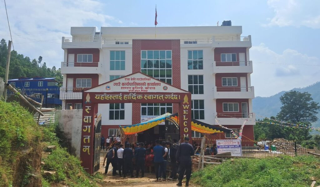 रावाबेँसी गाउँपालिकाद्धारा आफ्नै पक्की प्रशासनिक भवनबाट सेवा प्रवाह सुरु